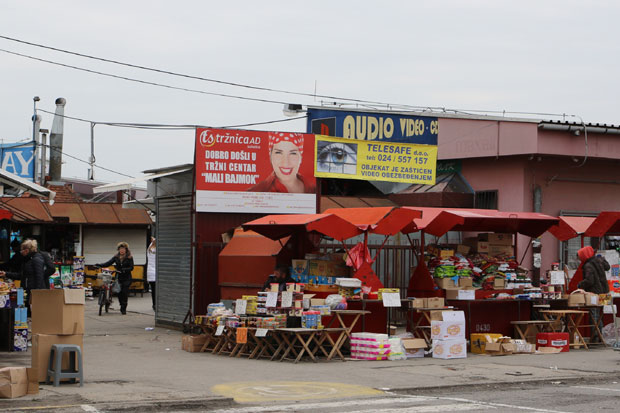 На суботичкој бувљој пијаци обијено 11 тезги